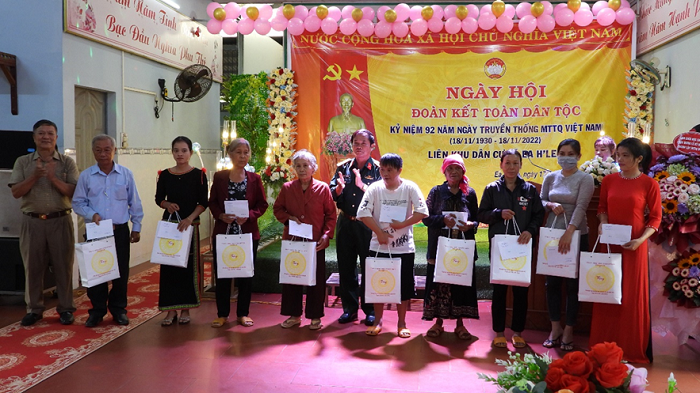 Ngay hoi dai doan ket buon Treng 3